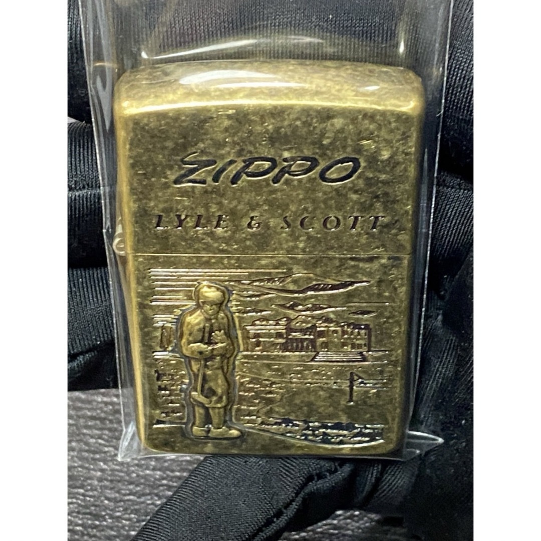 zippo LYLE&SCOTT 筆記体 ゴールド 立体メタル 1991年製 メンズのメンズ その他(その他)の商品写真