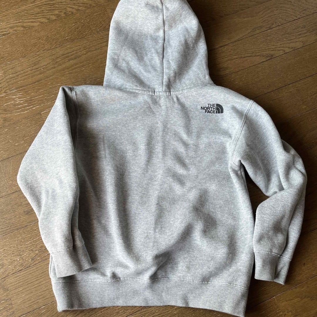 THE NORTH FACE(ザノースフェイス)のTHE NORTH FACE パーカー 130cm  裏起毛  キッズ/ベビー/マタニティのキッズ服男の子用(90cm~)(ジャケット/上着)の商品写真