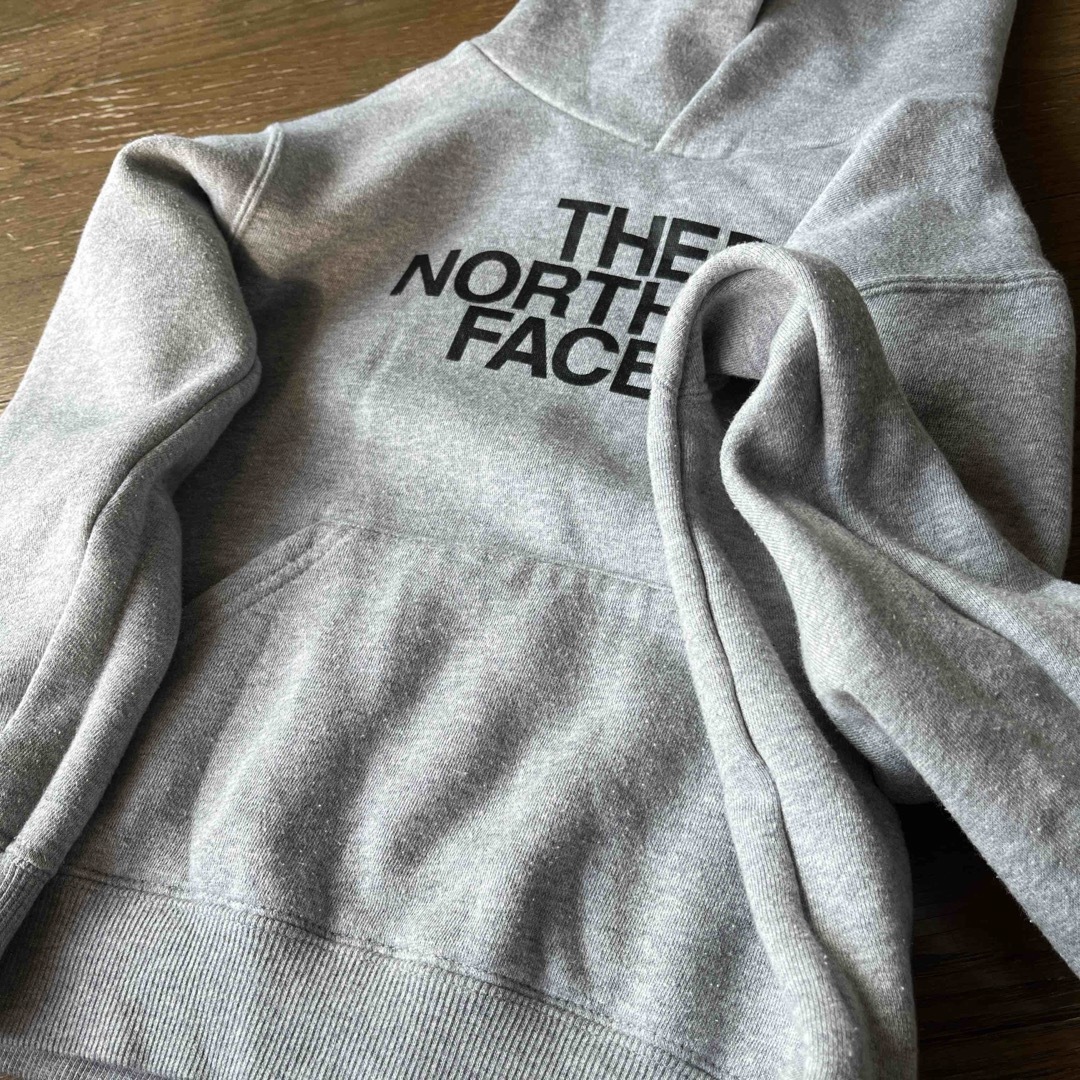 THE NORTH FACE(ザノースフェイス)のTHE NORTH FACE パーカー 130cm  裏起毛  キッズ/ベビー/マタニティのキッズ服男の子用(90cm~)(ジャケット/上着)の商品写真