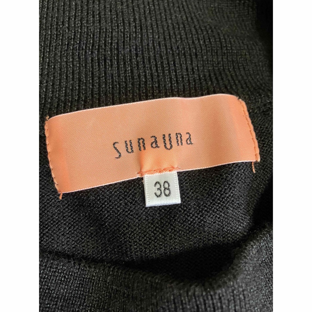SunaUna(スーナウーナ)のSunaUnaスーナウーナ　セーター　ニット　ブラック　肩にお花刺繍　サイズ38 レディースのトップス(ニット/セーター)の商品写真