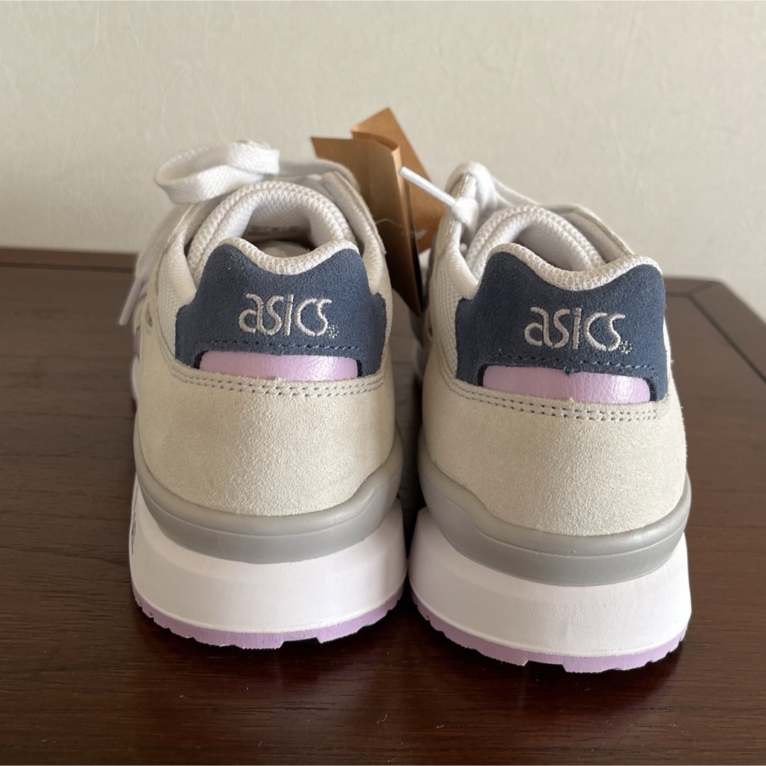 asics(アシックス)の新品　アシックス　スニーカー　天然皮革  レディース　23 レディースの靴/シューズ(スニーカー)の商品写真