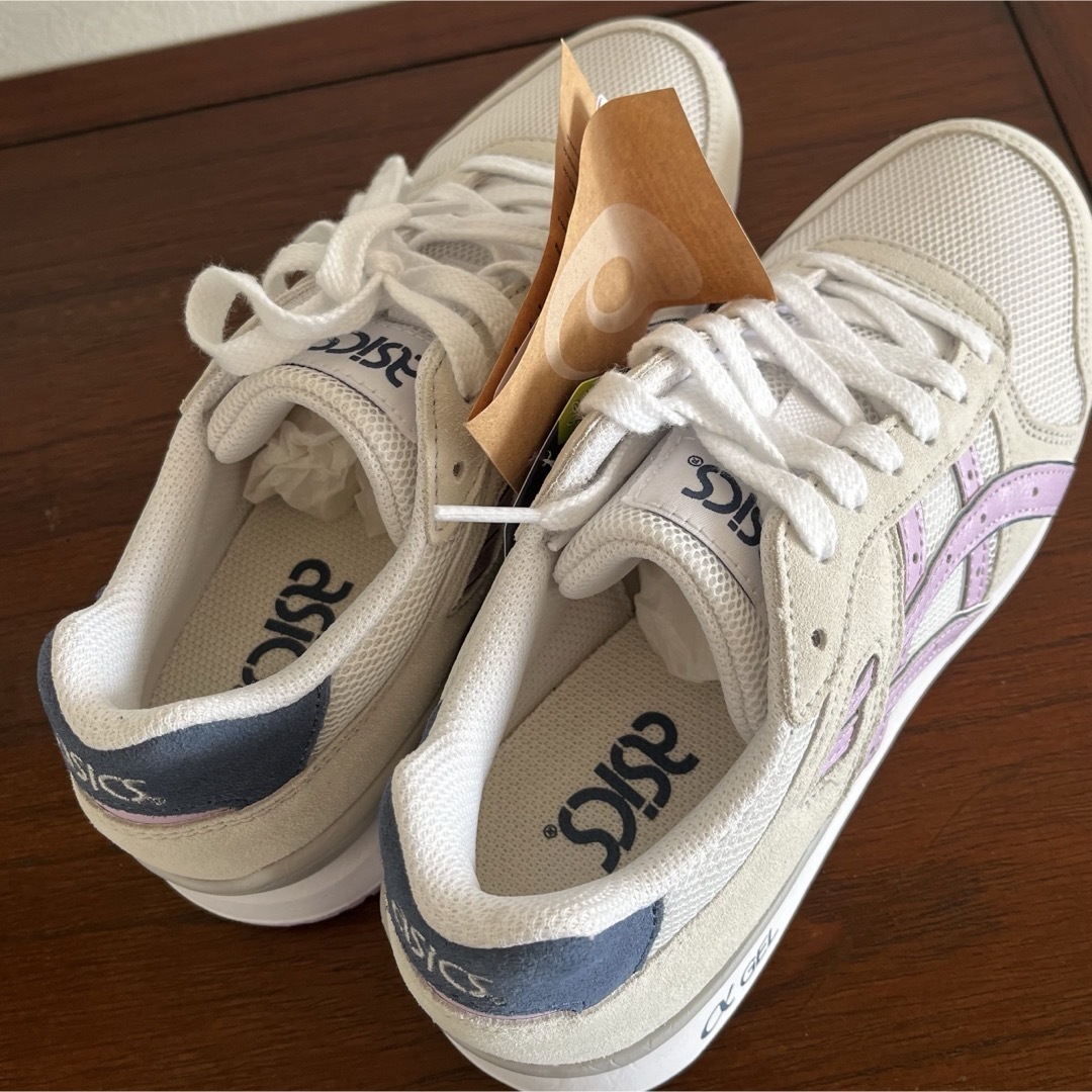 asics(アシックス)の新品　アシックス　スニーカー　天然皮革  レディース　23 レディースの靴/シューズ(スニーカー)の商品写真