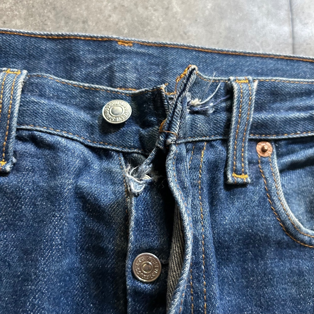 Levi's(リーバイス)の80s リーバイス501 USA製 31×34 濃紺 ヒゲ/ハチノス メンズのパンツ(デニム/ジーンズ)の商品写真