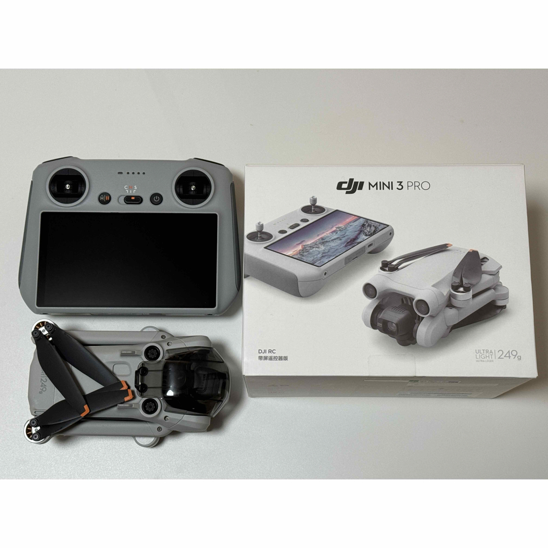 DJI MINI 3 PRO リモコン付属 ほぼ新品  エンタメ/ホビーのおもちゃ/ぬいぐるみ(トイラジコン)の商品写真