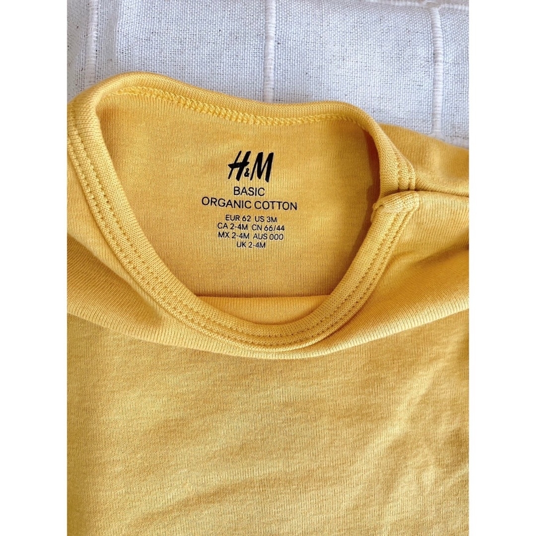 H&M(エイチアンドエム)のH&M オーガニックコットン　無地　お揃いロンパース　マスタード　60 90 キッズ/ベビー/マタニティのベビー服(~85cm)(ロンパース)の商品写真