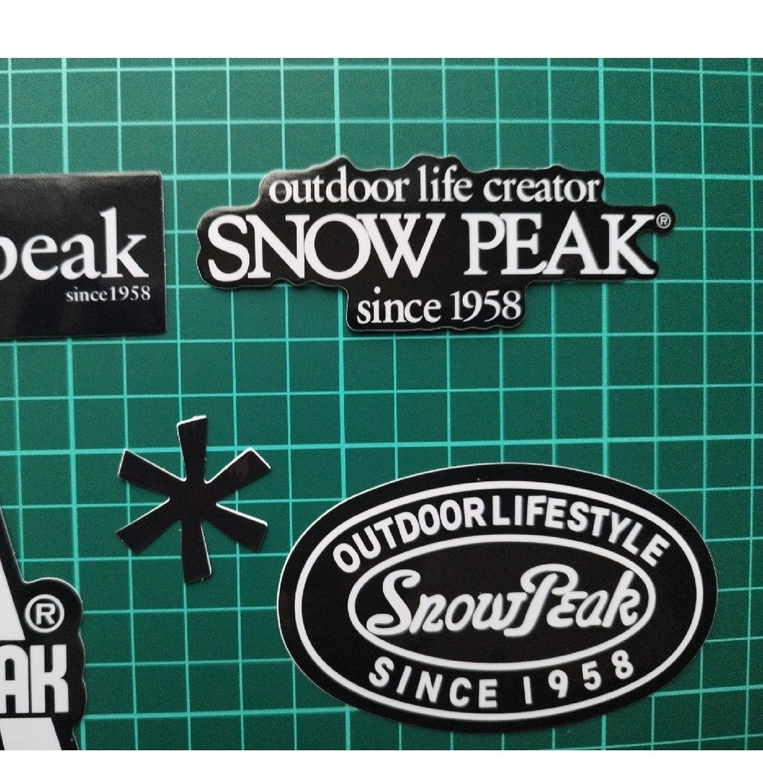 Snow Peak(スノーピーク)の★スノーピーク防水ステッカー5枚★ スポーツ/アウトドアのスポーツ/アウトドア その他(その他)の商品写真