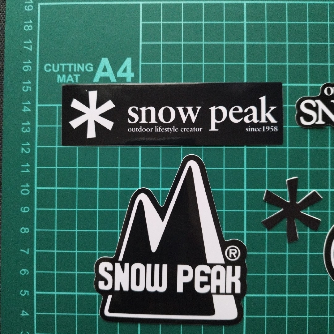 Snow Peak(スノーピーク)の★スノーピーク防水ステッカー5枚★ スポーツ/アウトドアのスポーツ/アウトドア その他(その他)の商品写真