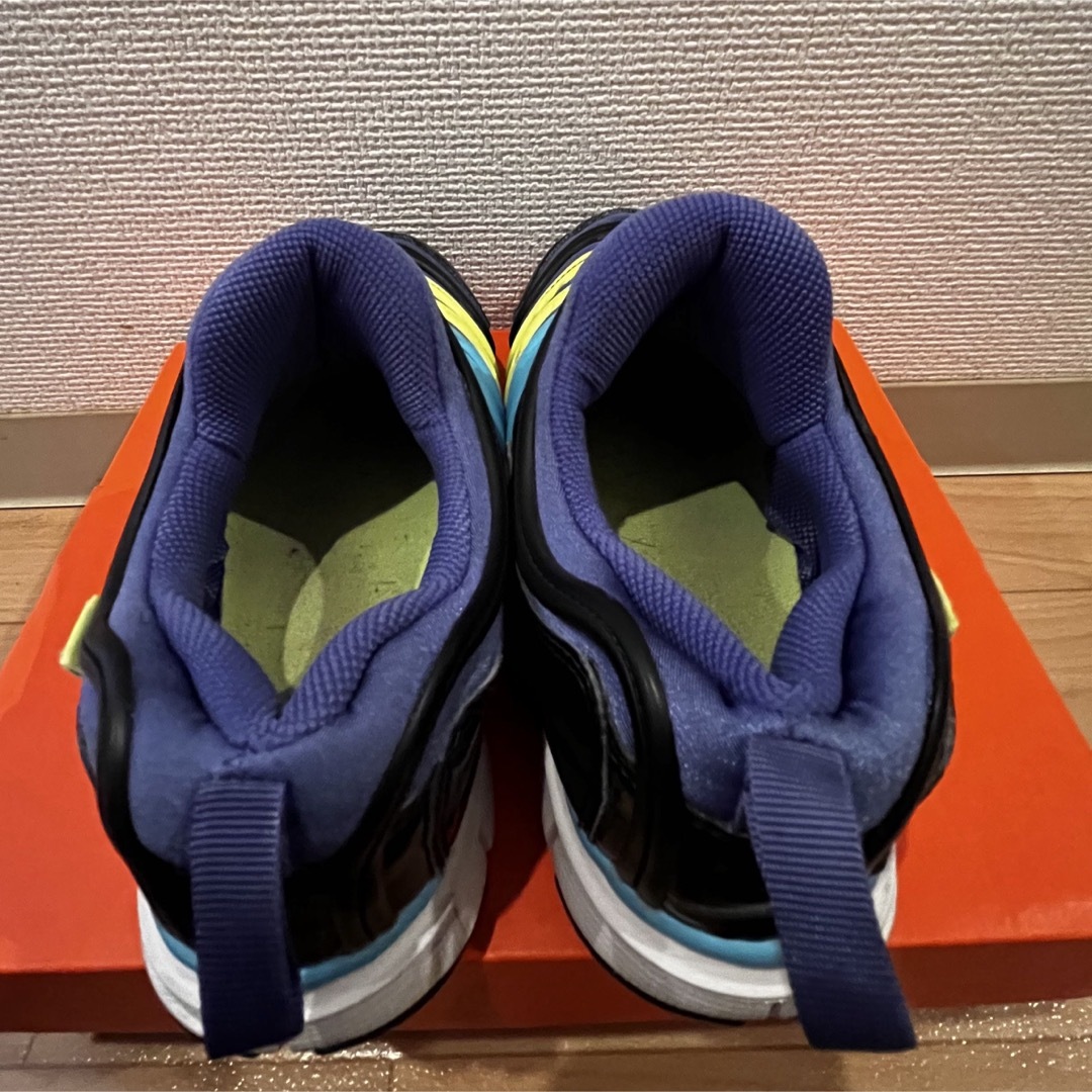 NIKE(ナイキ)のNIKE ナイキ　ダイナモ　21.5センチ　キッズ　スニーカー　スリッポン　靴　 キッズ/ベビー/マタニティのキッズ靴/シューズ(15cm~)(スニーカー)の商品写真