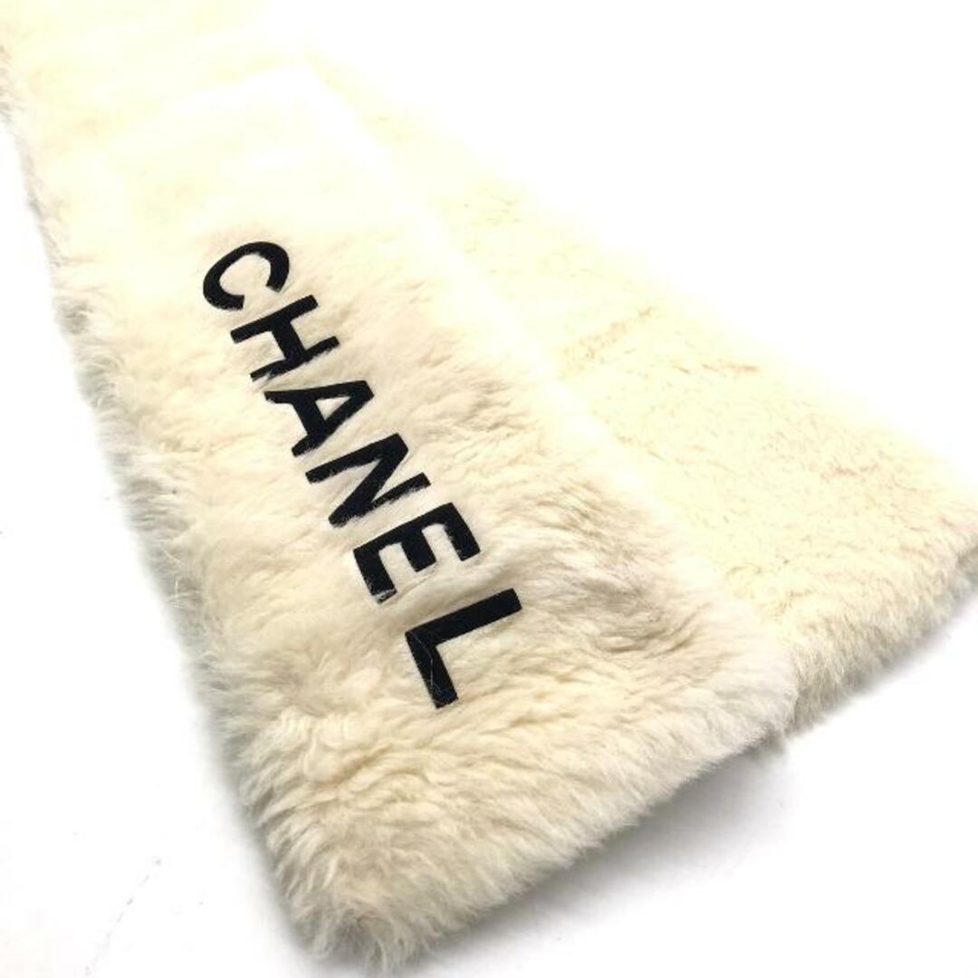 CHANEL(シャネル)のCHANEL シャネル ココマーク ロゴ ワッペン ファー マフラー ホワイト 美品 a2537 レディースのファッション小物(マフラー/ショール)の商品写真