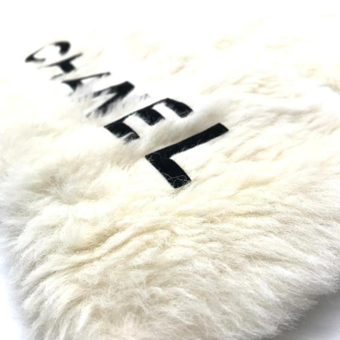 CHANEL(シャネル)のCHANEL シャネル ココマーク ロゴ ワッペン ファー マフラー ホワイト 美品 a2537 レディースのファッション小物(マフラー/ショール)の商品写真