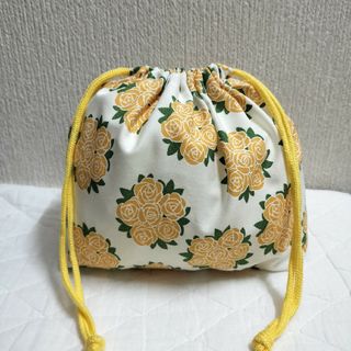 お弁当袋　ばらの花束柄　ハンドメイド(ランチボックス巾着)