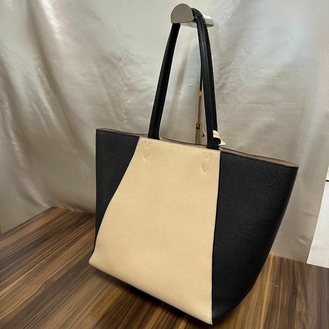 LOUIS VUITTON(ルイヴィトン)の⭐️美品⭐️ルイヴィトン トートバッグ ロックミー カバ M42289 レディースのバッグ(トートバッグ)の商品写真