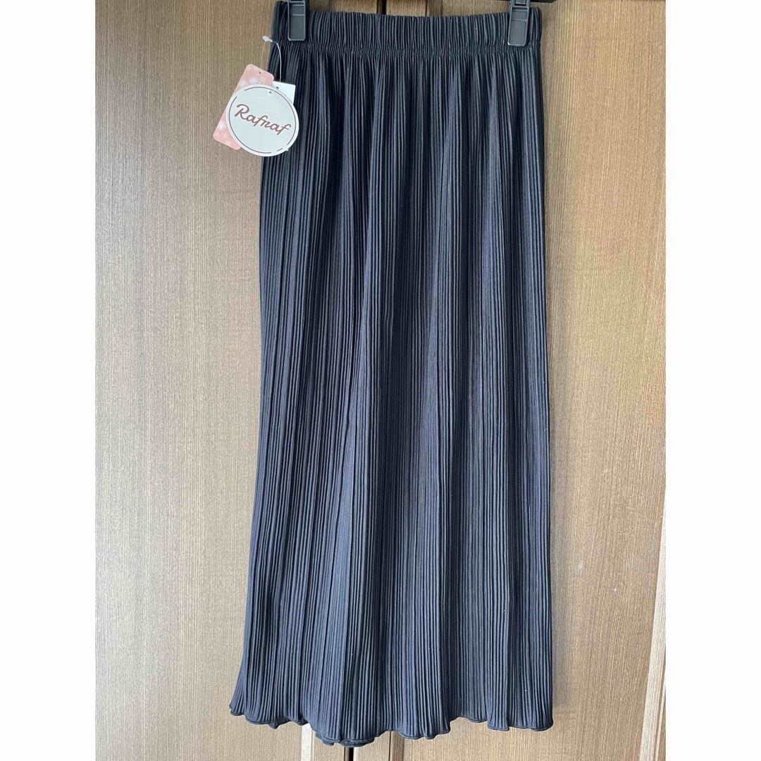 (新品未使用) 黒ロングプリーツスカート　Mサイズ レディースのスカート(ロングスカート)の商品写真