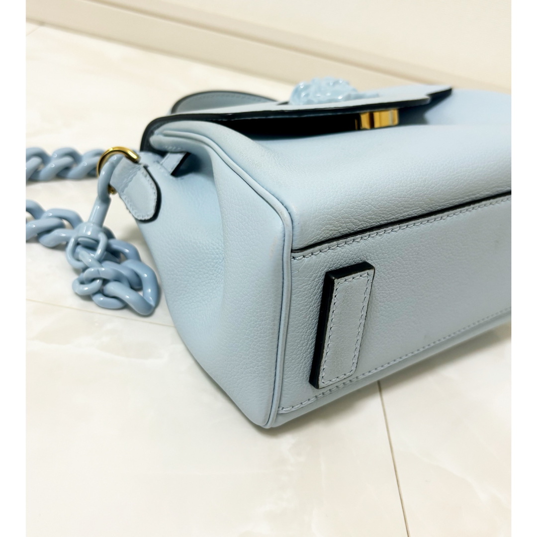 VERSACE(ヴェルサーチ)のVersace ヴェルサーチ ラ メデューサ スモール ハンドバッグ ブルー レディースのバッグ(ハンドバッグ)の商品写真