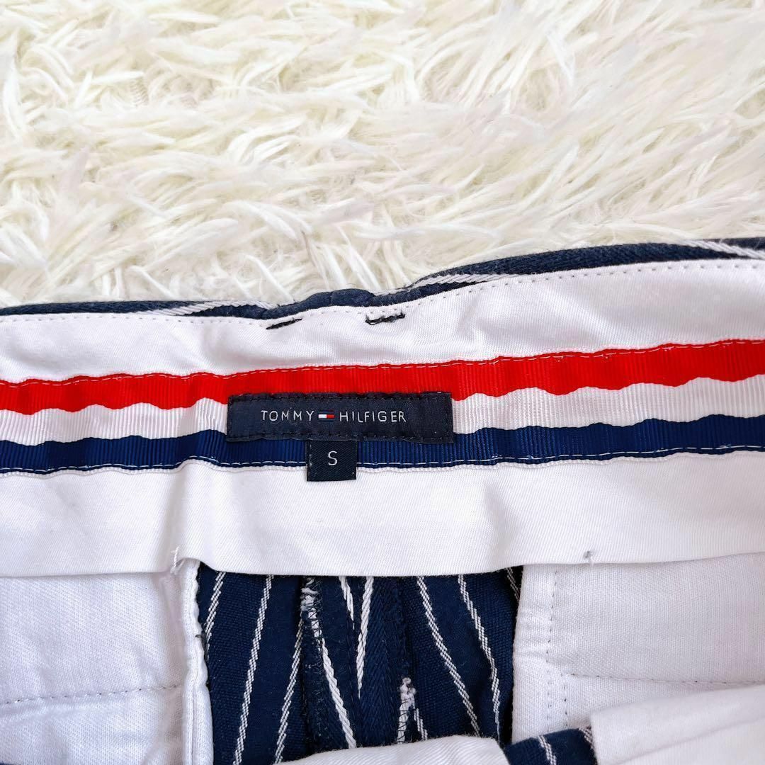 TOMMY HILFIGER(トミーヒルフィガー)の【TOMMYHILFIGER】トミーヒルフィガー（S）ストライプ柄 クロップド レディースのパンツ(カジュアルパンツ)の商品写真