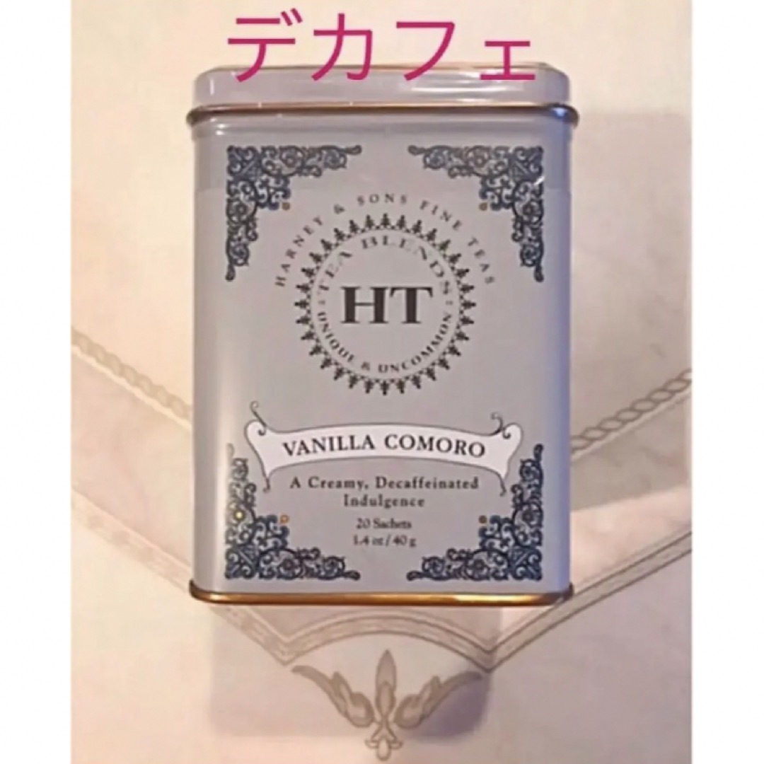 DEAN & DELUCA(ディーンアンドデルーカ)のHarney & Sons, バニラ コモロ デカフェ 20サシェ入り缶 食品/飲料/酒の飲料(茶)の商品写真