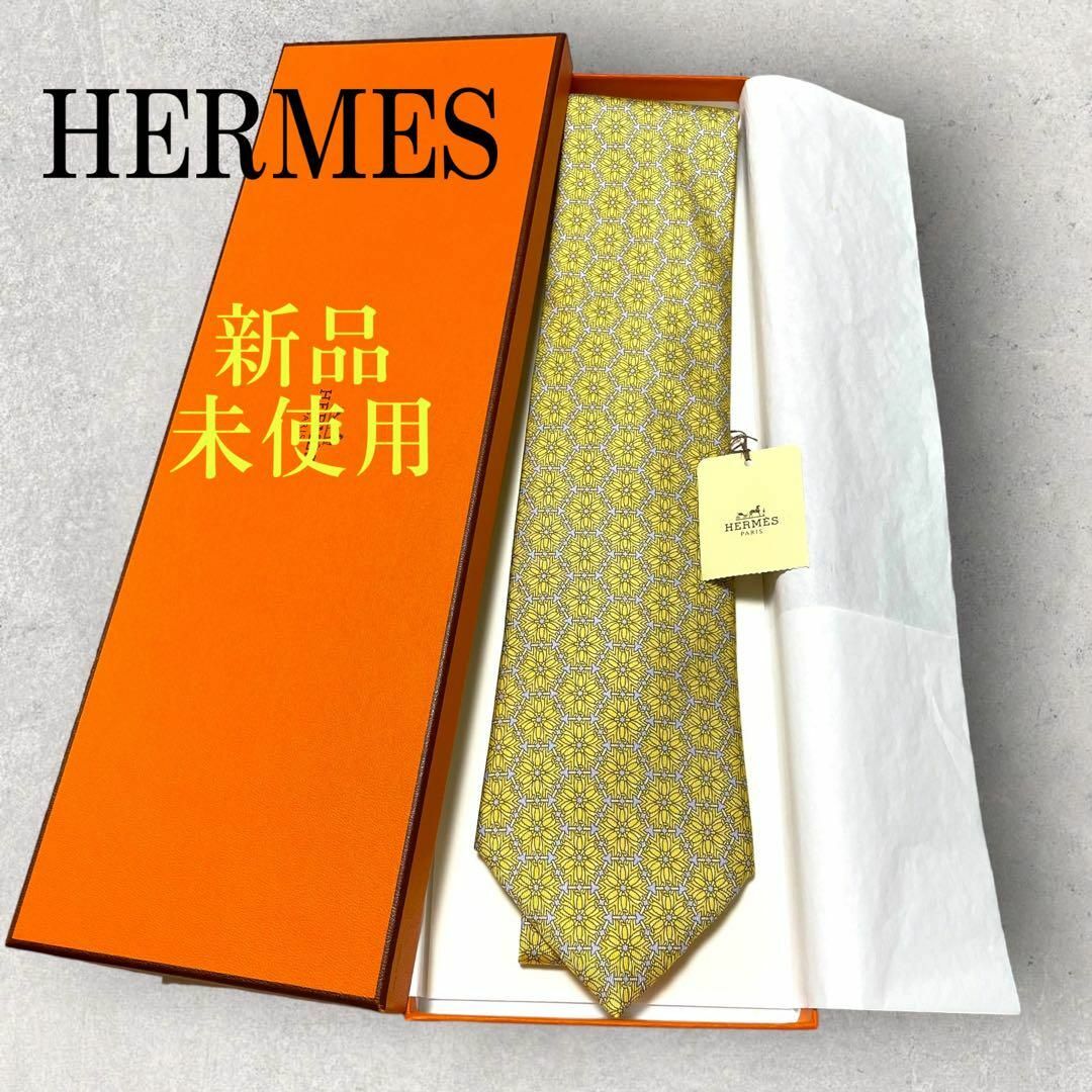 Hermes(エルメス)の新品未使用 HERMES エルメス 花柄 格子柄 ネクタイ イエロー 黄 メンズのファッション小物(ネクタイ)の商品写真