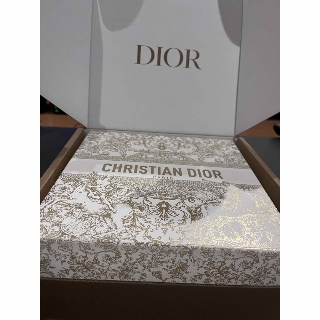 Christian Dior - Dior 2023 ホリデー限定 ギフトボックス 大 Christian Dior - Dior 2023 ホリデー限定 ギフトボックス 大