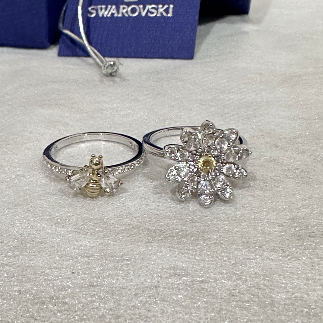 SWAROVSKI(スワロフスキー)のSWAROVSKIのエターナルフラワー&蜂ダブルリング レディースのアクセサリー(リング(指輪))の商品写真