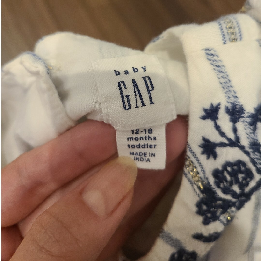 babyGAP(ベビーギャップ)のbabyGAP ノースリーブ 80cm キッズ/ベビー/マタニティのベビー服(~85cm)(タンクトップ/キャミソール)の商品写真