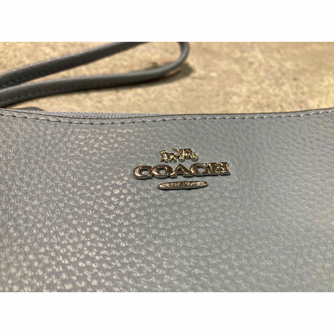 COACH(コーチ)のcoach ポーチ　水色 レディースのファッション小物(ポーチ)の商品写真