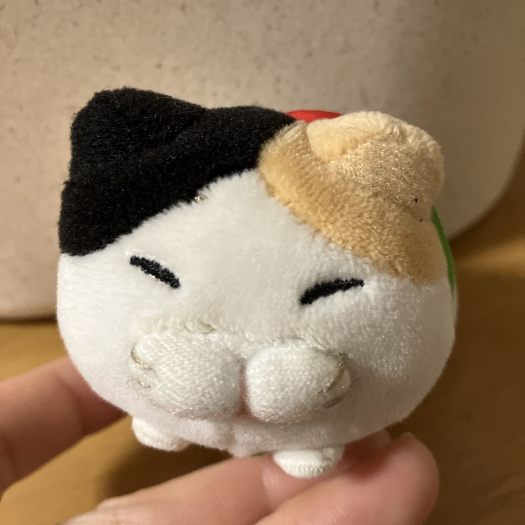 ひげまんじゅう　ねこ エンタメ/ホビーのおもちゃ/ぬいぐるみ(キャラクターグッズ)の商品写真