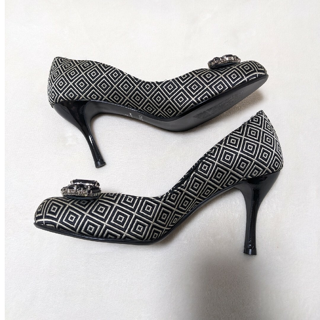 UNTITLED(アンタイトル)のUNTITLED　パンプス　ビジュー　ハイヒール　幾何学　23ｃｍ　モノトーン レディースの靴/シューズ(ハイヒール/パンプス)の商品写真