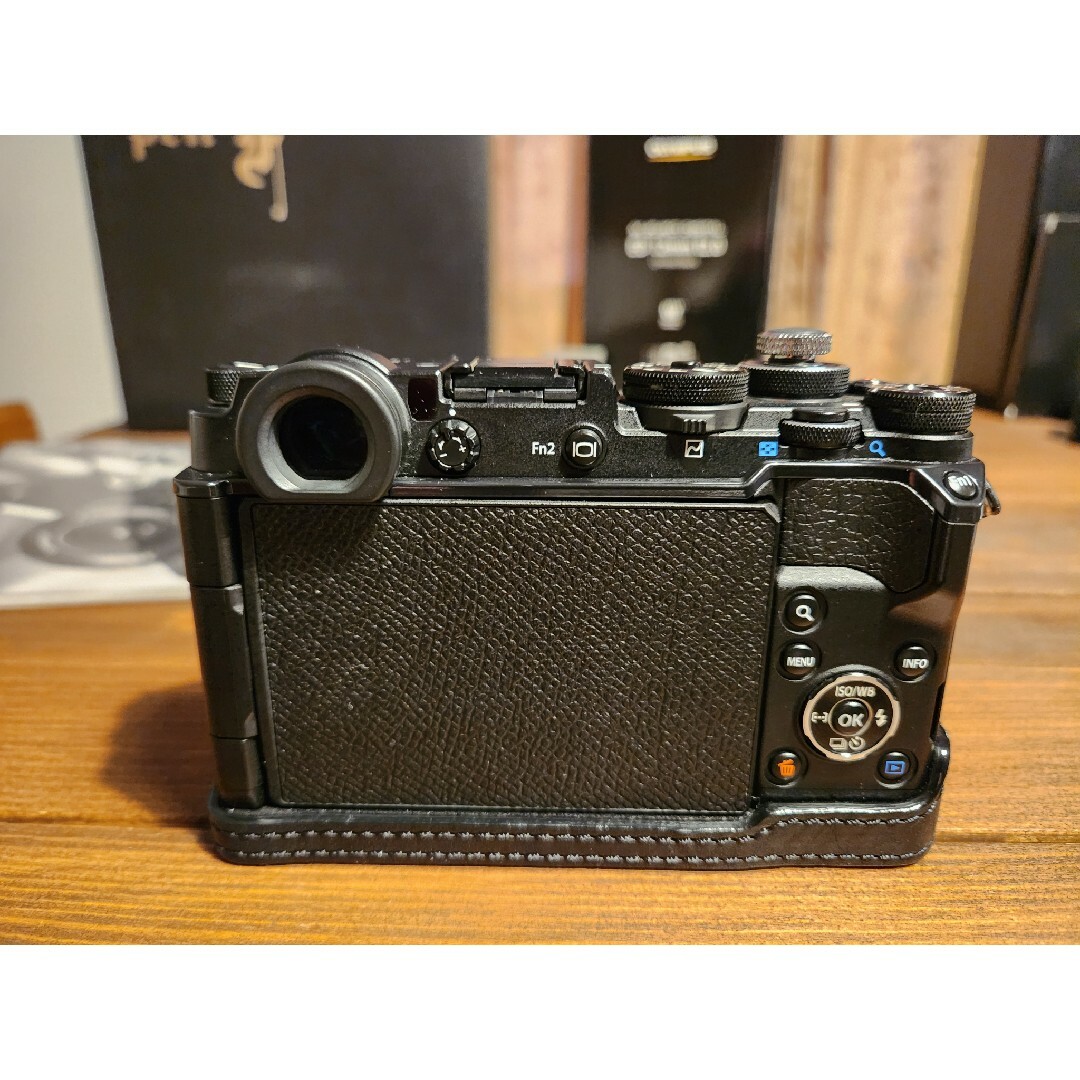 OLYMPUS(オリンパス)のOLYMPUS PEN-F  BLACK 　レンズ付　penf スマホ/家電/カメラのカメラ(ミラーレス一眼)の商品写真