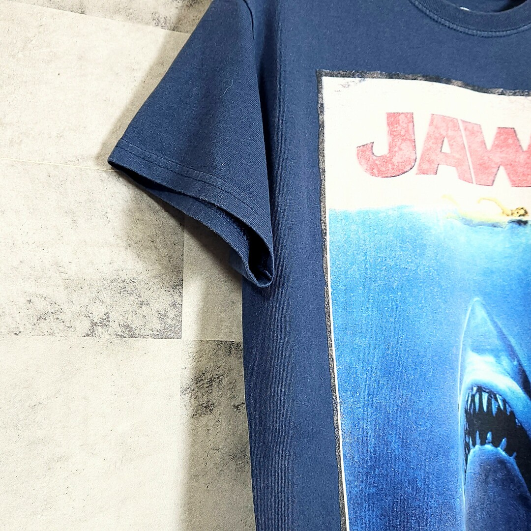 USJ(ユニバーサルスタジオジャパン)のジョーズ Tシャツ Sサイズ ネイビー 映画 ムービー USJ   メンズのトップス(Tシャツ/カットソー(半袖/袖なし))の商品写真