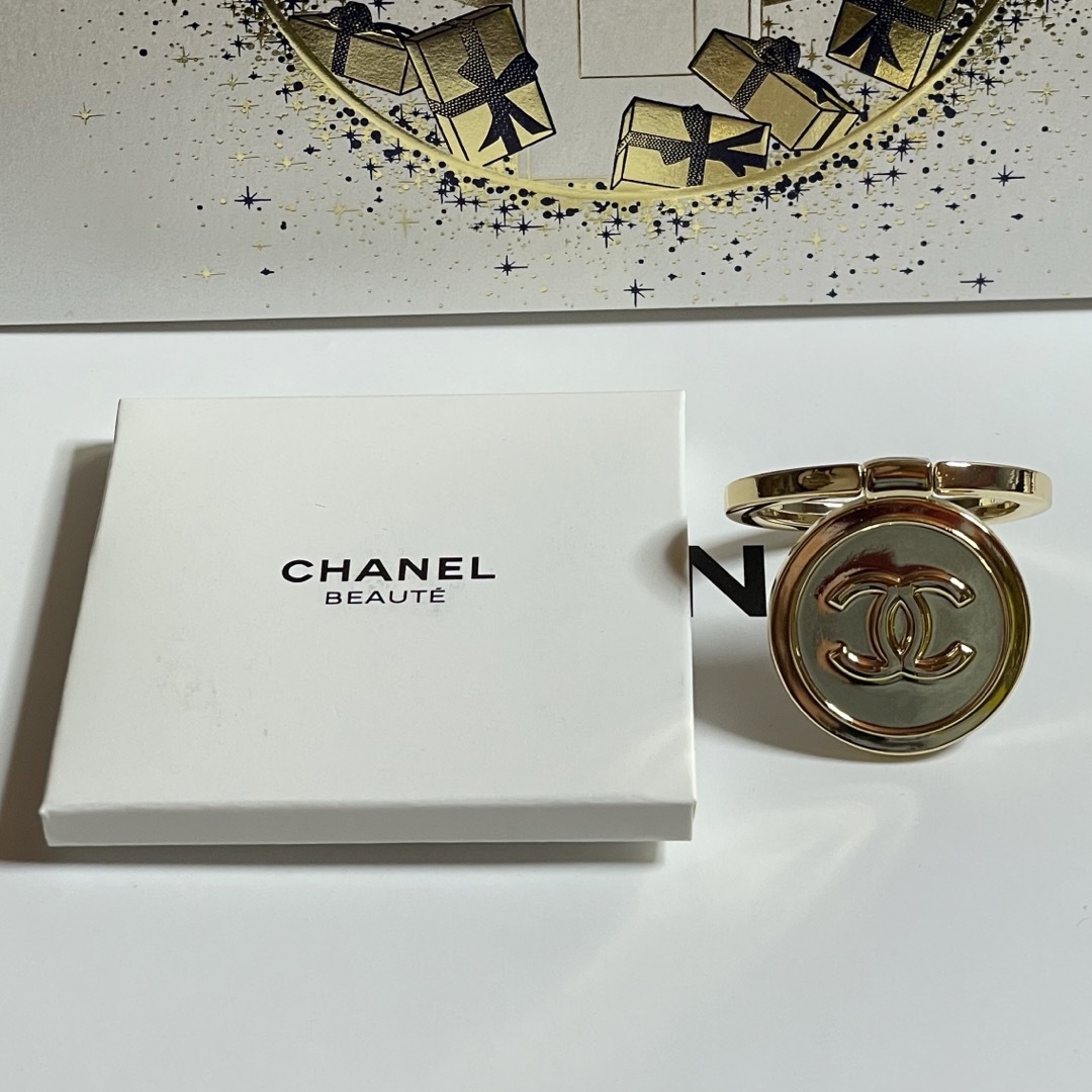 CHANEL(シャネル)のCHANEL ゴールド スマホリング 1個 スマホ/家電/カメラのスマホアクセサリー(その他)の商品写真