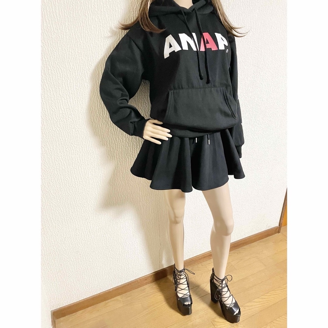 ANAP(アナップ)のANAP ブラックパーカー　ロゴ入り レディースのトップス(パーカー)の商品写真