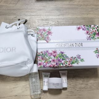 ディオール(Dior)のdior ディオールスノーオファー　2024 巾着ポーチ(化粧水/ローション)