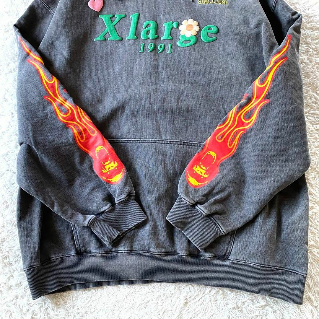 XLARGE(エクストララージ)の美品　エクストララージ　ファイヤー　フラワー　プリント　フーディ　パーカー　ロゴ メンズのトップス(パーカー)の商品写真