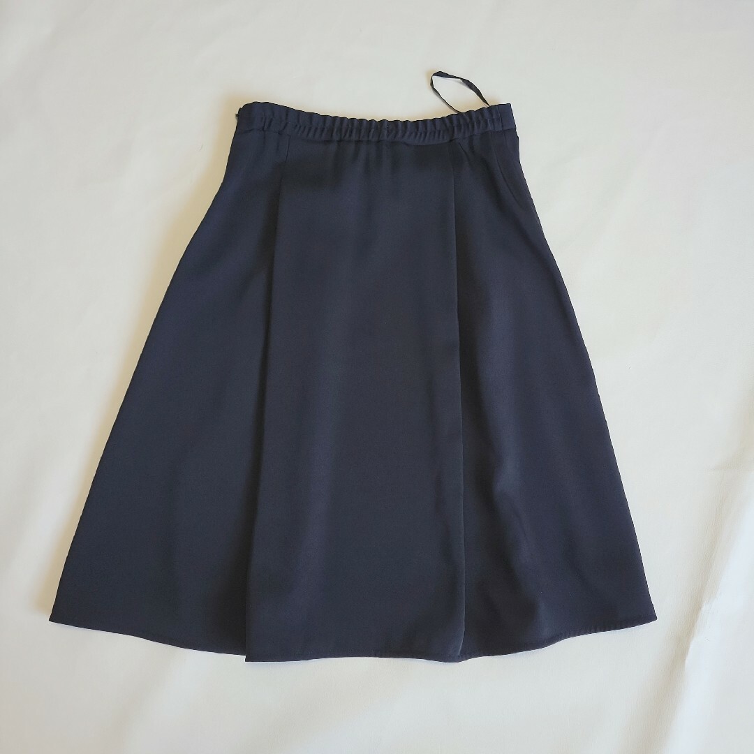 PLST(プラステ)のKay様 プラステ タックフレアスカート 洗える ネイビー 入学式 通勤 レディースのスカート(ひざ丈スカート)の商品写真