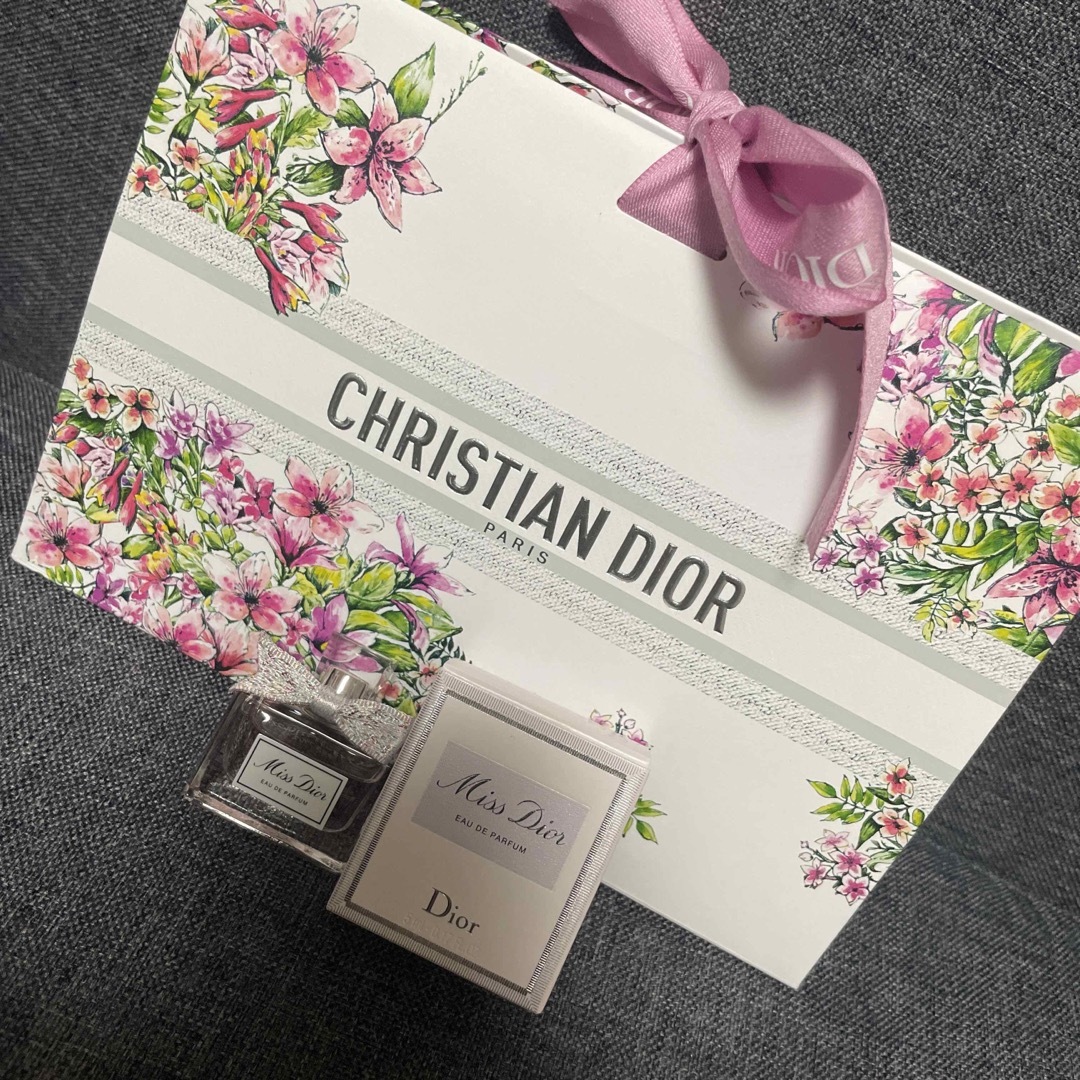 Dior(ディオール)の【新品】ミスディオール　オードゥ　パルファン コスメ/美容の香水(香水(女性用))の商品写真