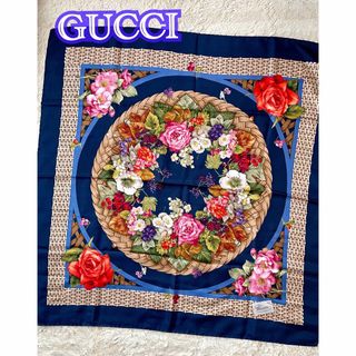 グッチ(Gucci)の極美品✨　GUCCI グッチ　大判スカーフ　バスケット柄地にフラワー模様(バンダナ/スカーフ)