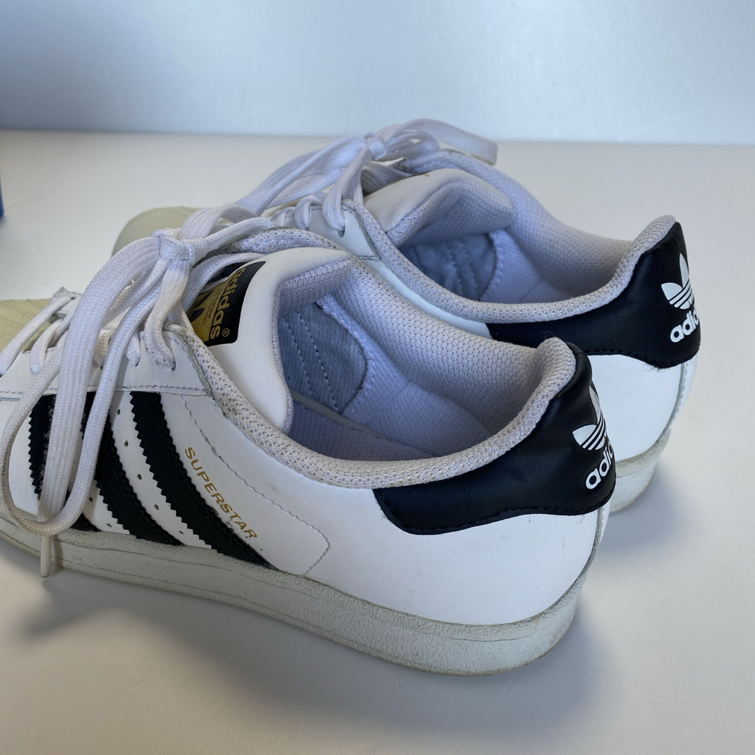 adidas(アディダス)のadidas スーパースター スニーカー 23.5cm レディースの靴/シューズ(スニーカー)の商品写真