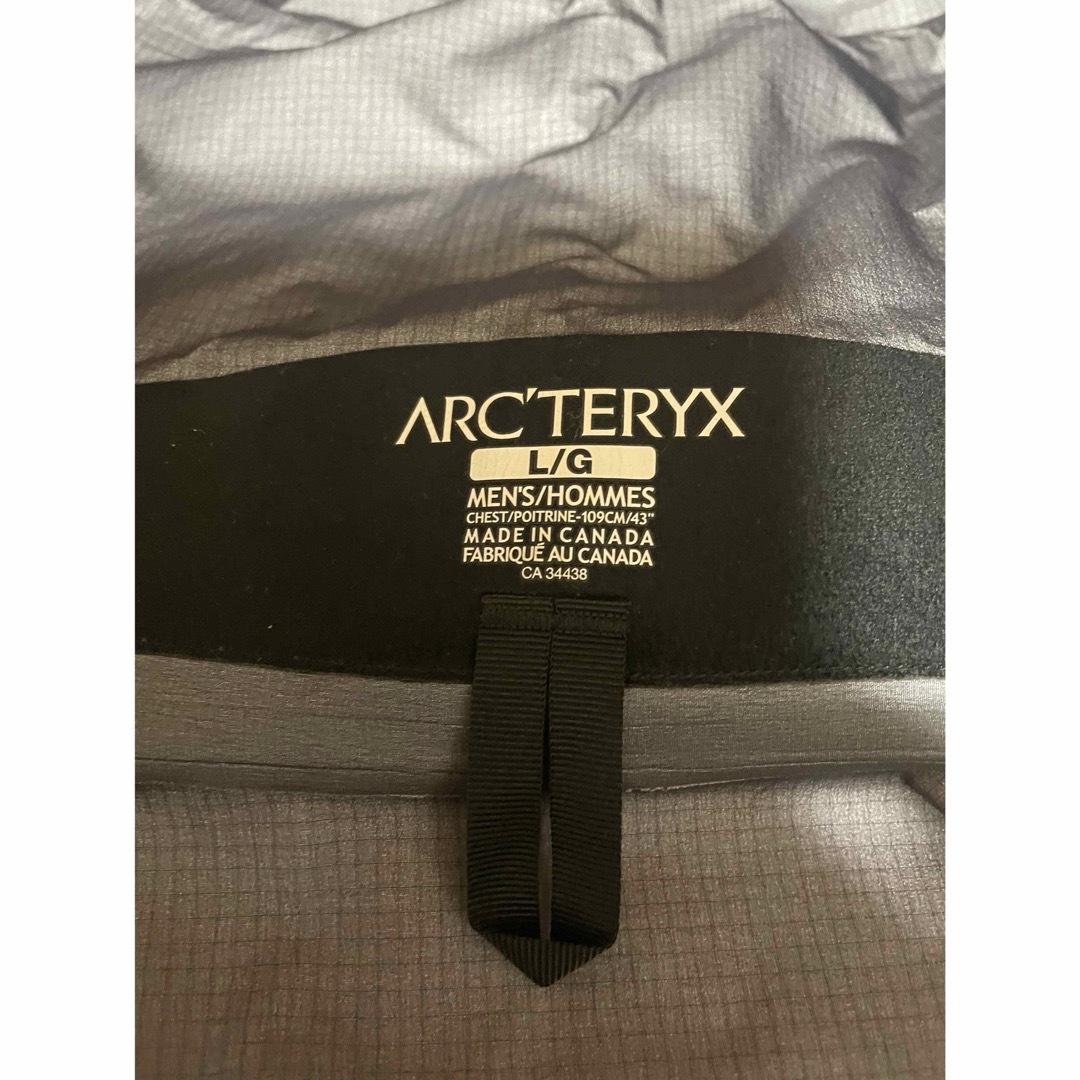 ARC'TERYX(アークテリクス)の【金刺繍】アークテリクスアルファsv 30周年記念モデル　メンズL メンズのジャケット/アウター(マウンテンパーカー)の商品写真