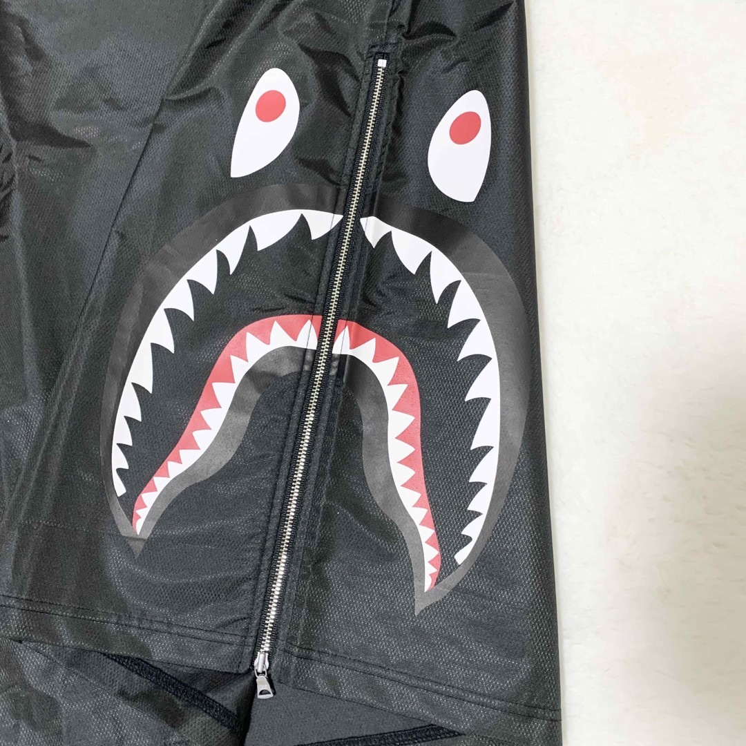 A BATHING APE(アベイシングエイプ)の希少 BAPE Side Zip Shark Windbreaker 黒 L メンズのトップス(その他)の商品写真