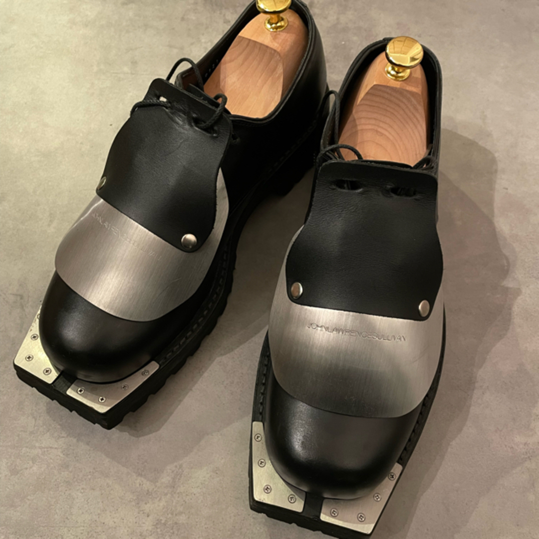 JOHN LAWRENCE SULLIVAN(ジョンローレンスサリバン)のジョンローレンスサリバン　ポストマンシューズUK9＋メタルパーツ メンズの靴/シューズ(ブーツ)の商品写真