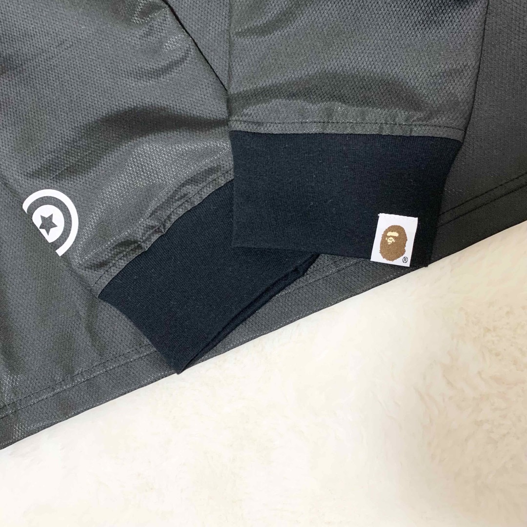 A BATHING APE(アベイシングエイプ)の希少 BAPE Side Zip Shark Windbreaker 黒 M メンズのトップス(その他)の商品写真