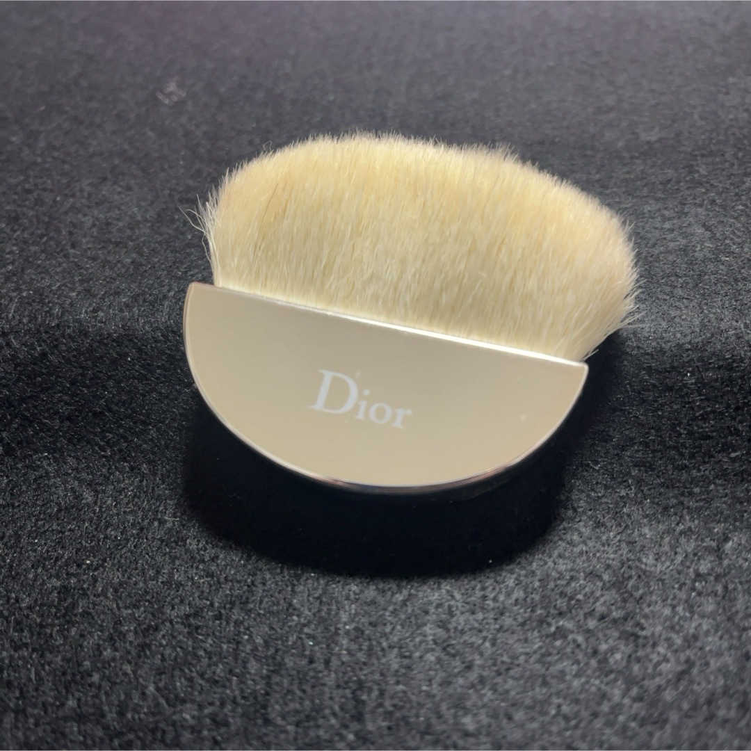 Dior(ディオール)のディオール　DIOR フェイスパウダーブラシ コスメ/美容のメイク道具/ケアグッズ(チーク/フェイスブラシ)の商品写真