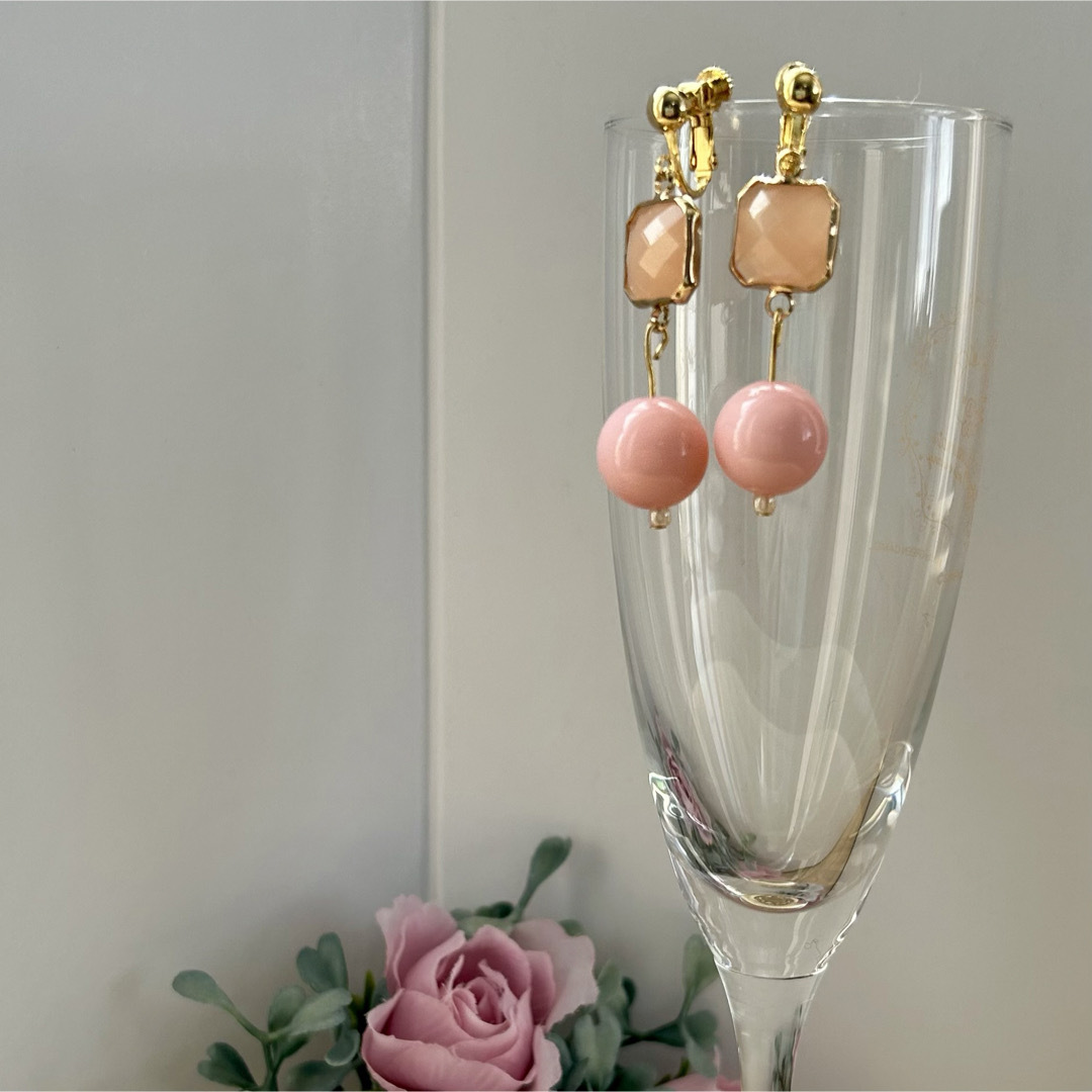 桜色のイヤリング ハンドメイドのアクセサリー(イヤリング)の商品写真