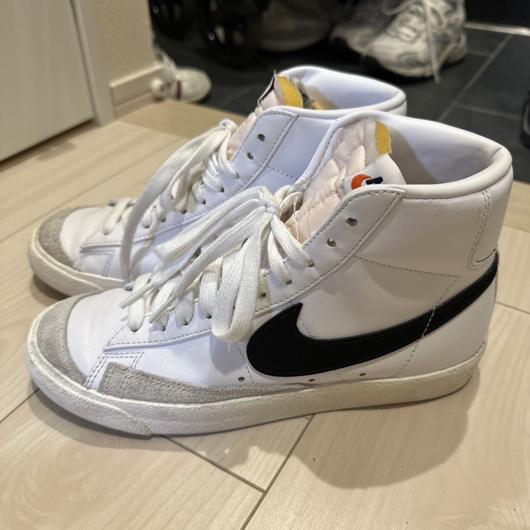 NIKE(ナイキ)のNIKE ブレーザーMID77ヴィンテージ　スニーカー レディースの靴/シューズ(スニーカー)の商品写真