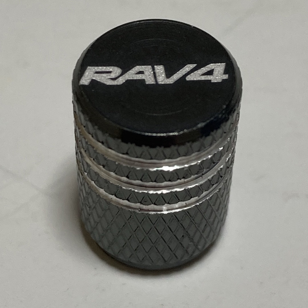 トヨタ(トヨタ)の【新品】RAV4 エアバルブキャップ 1台分（4個） 自動車/バイクの自動車(車種別パーツ)の商品写真