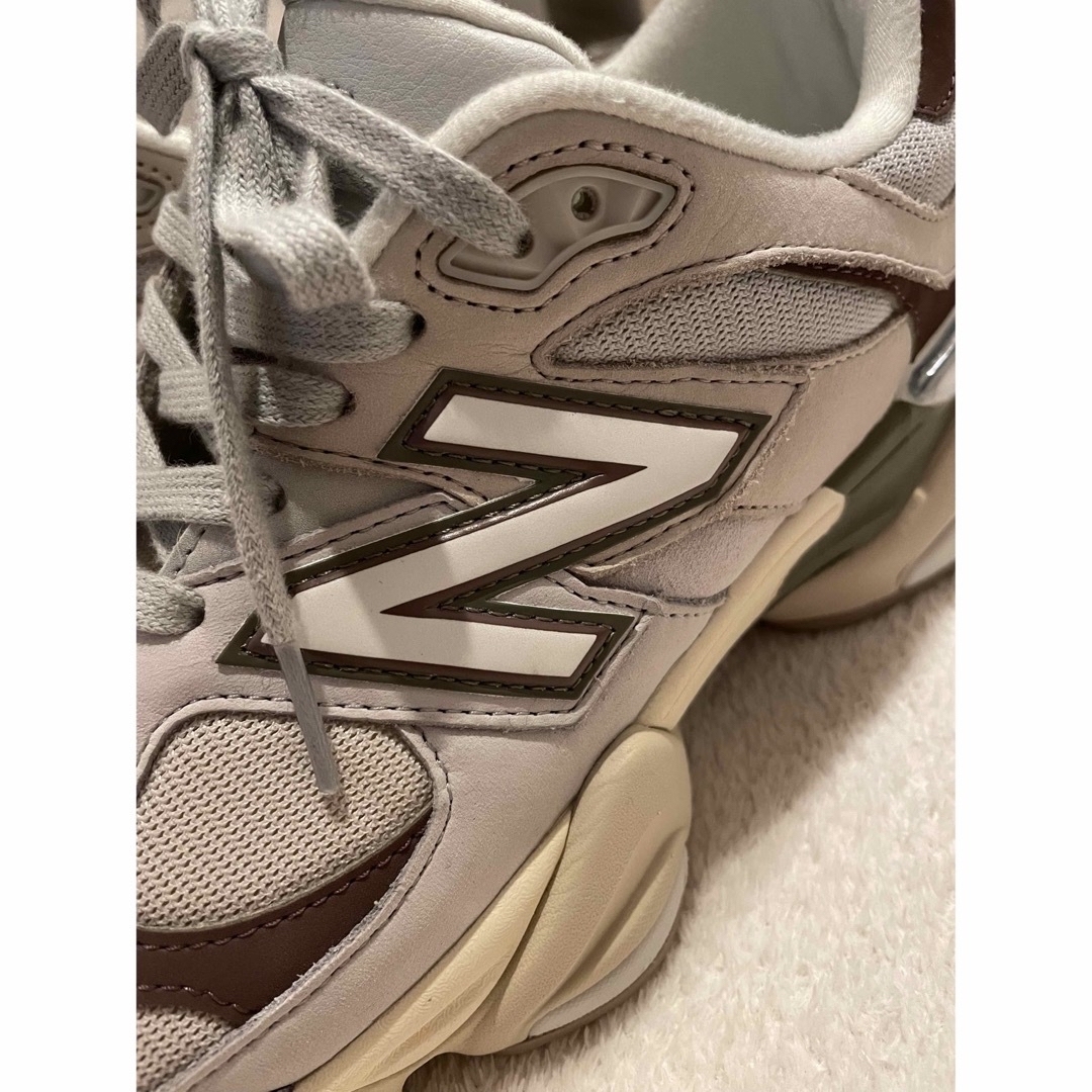 New Balance(ニューバランス)の【美品】ニューバランス　スニーカー　9060 27.5cm メンズの靴/シューズ(スニーカー)の商品写真