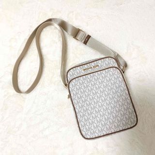 マイケルコース(Michael Kors)のMICHAEL KORS シグネチャー MK柄 PVC ショルダーバッグ バニラ(ショルダーバッグ)