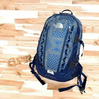 ザノースフェイス(THE NORTH FACE)のレア/廃番【ノースフェイス】バンダナ柄 ビッグショット リュック 33L 紺×白(バッグパック/リュック)