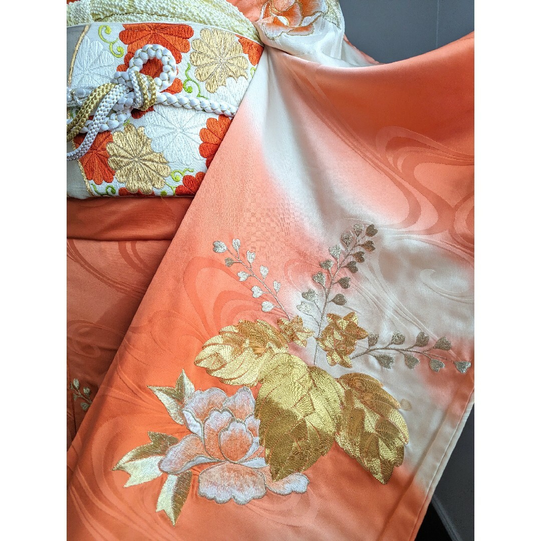 総刺繍 振袖 身丈157裄65 暈し染め 牡丹 桐の花 金駒刺繍 オレンジ レディースの水着/浴衣(振袖)の商品写真