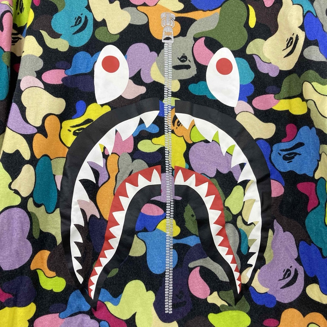 A BATHING APE(アベイシングエイプ)のA Bathing APE BAPE KAWS マルチカモ　シャーク　ロンT L メンズのトップス(Tシャツ/カットソー(七分/長袖))の商品写真